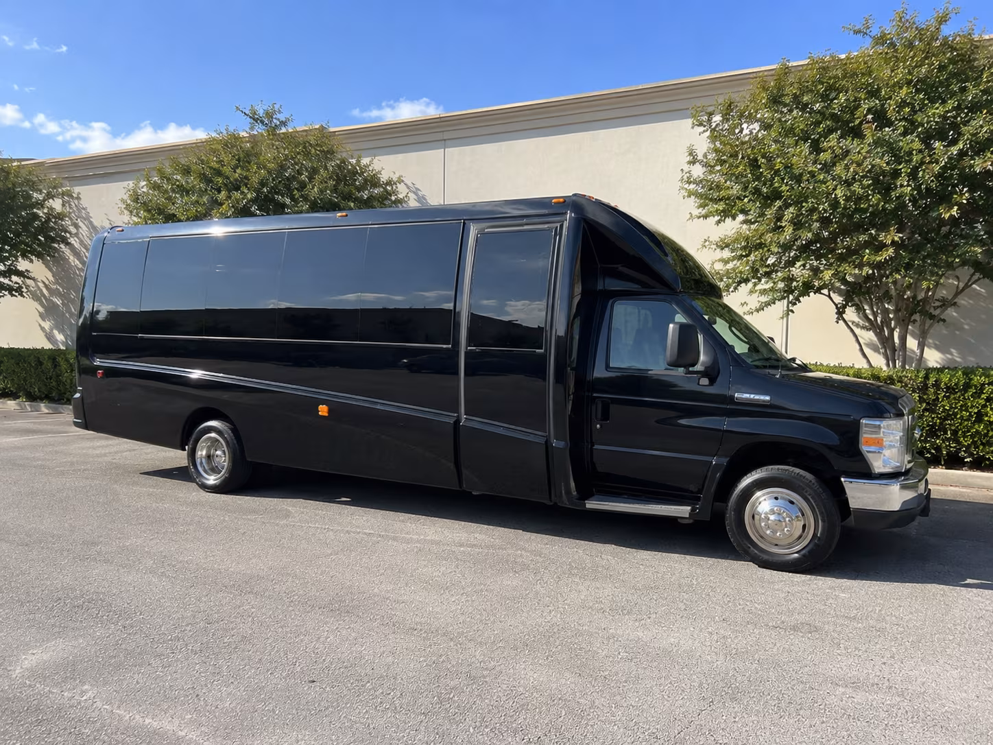 15 Passenger Party Bus Exterior