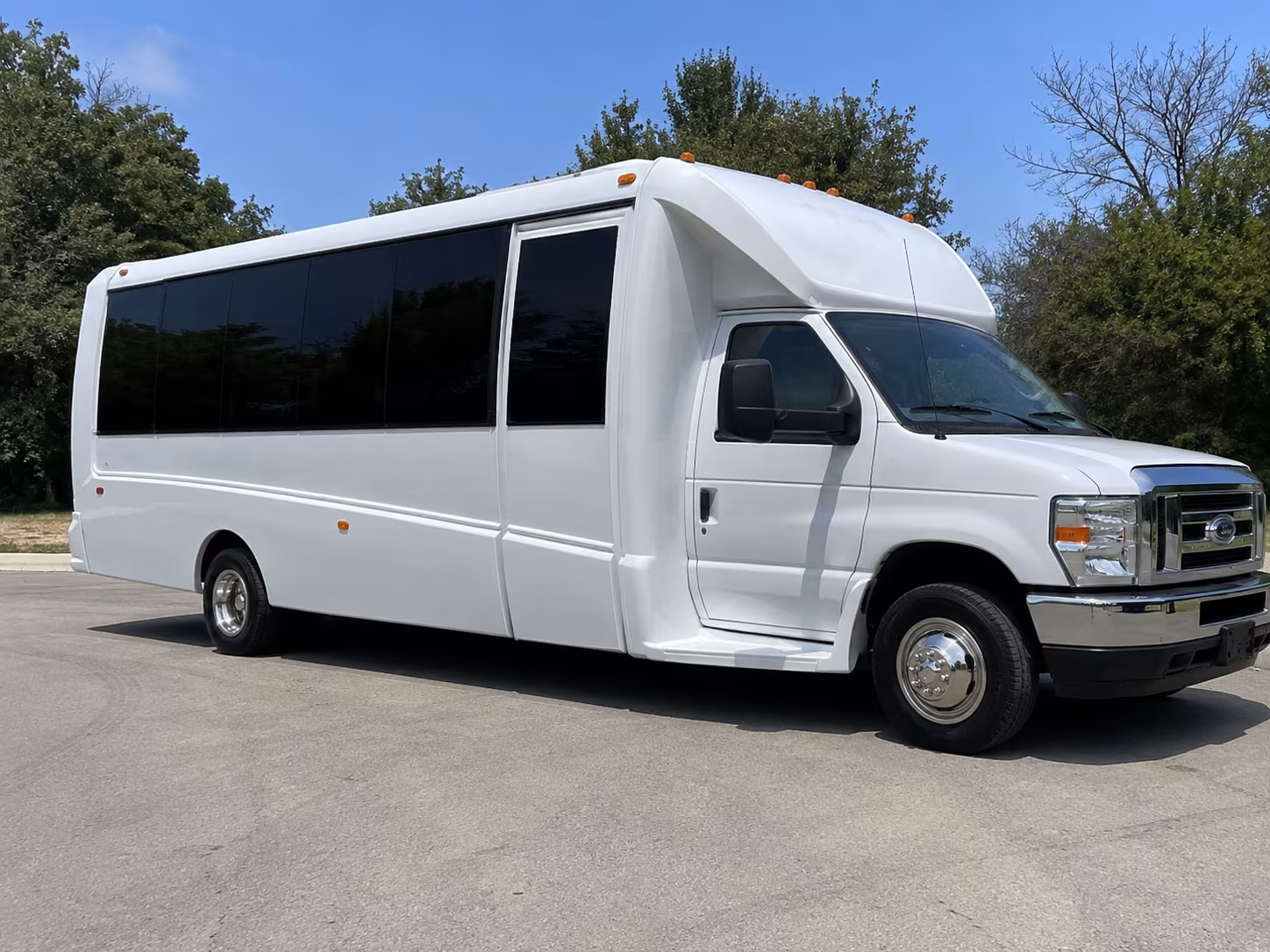 20 Passenger Party Bus Exterior