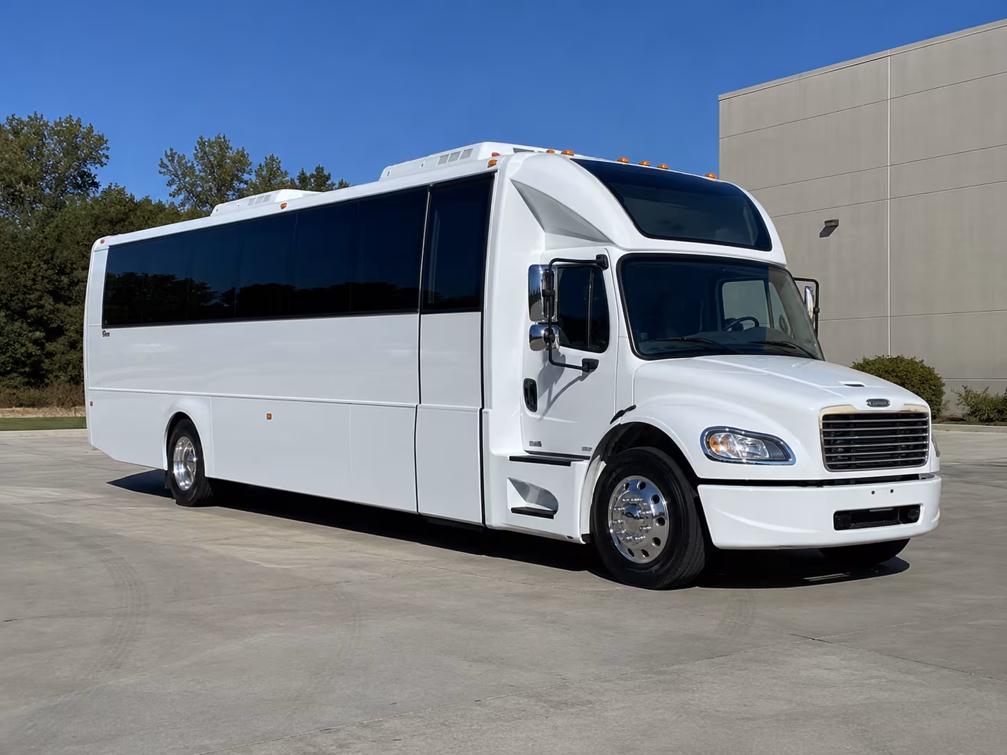 Scottsdale Birthday, Sweet 16, & Quinceañera Transportation party bus exterior